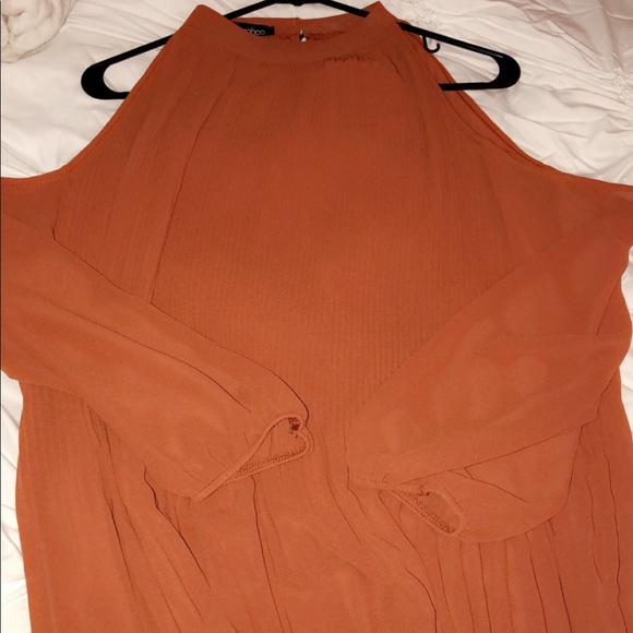 Cold Shoulder Top - Picture 7 of 9